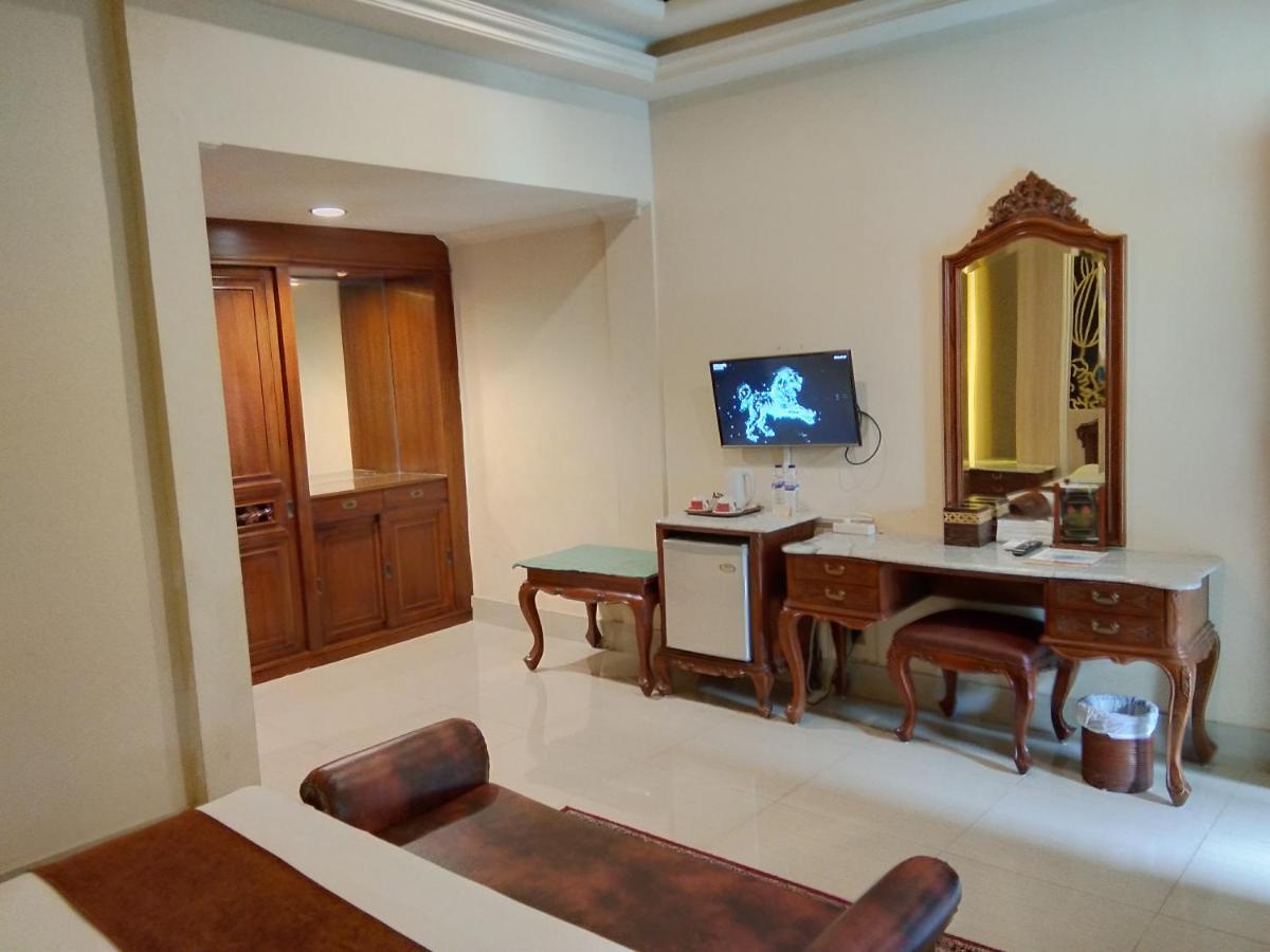 Hotel Indah Palace Yogyakarta Exterior foto