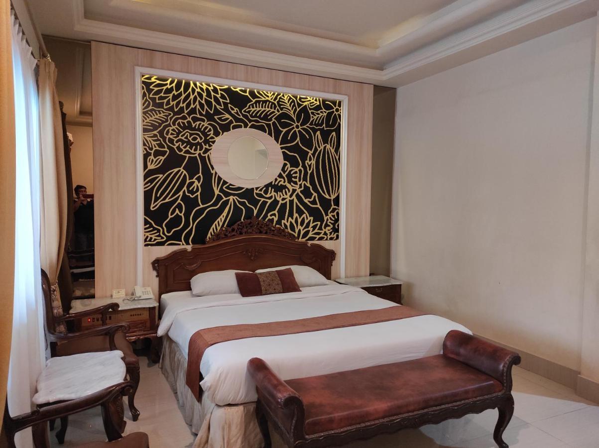 Hotel Indah Palace Yogyakarta Exterior foto