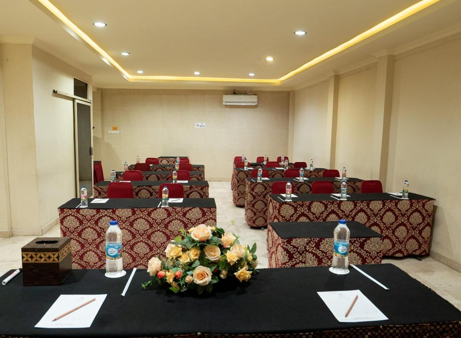 Hotel Indah Palace Yogyakarta Exterior foto
