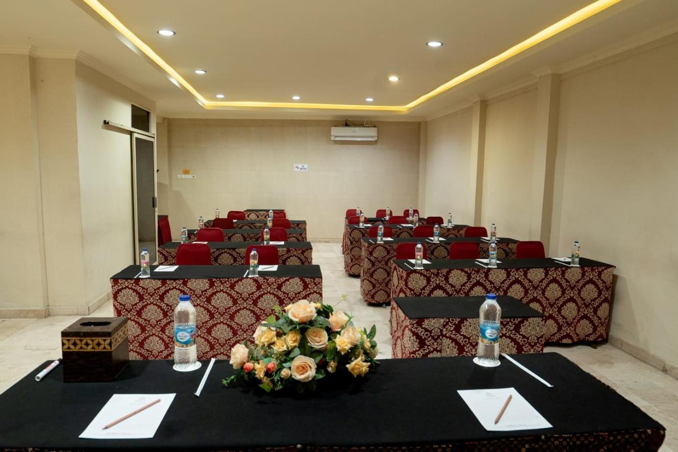 Hotel Indah Palace Yogyakarta Exterior foto