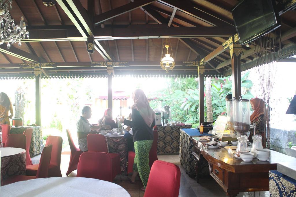 Hotel Indah Palace Yogyakarta Exterior foto