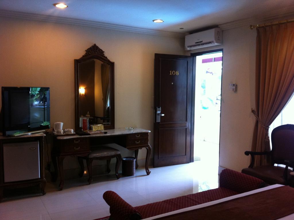 Hotel Indah Palace Yogyakarta Exterior foto